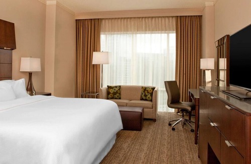 Lenox House | A Captivating Room for a Great Romantic Getaway!