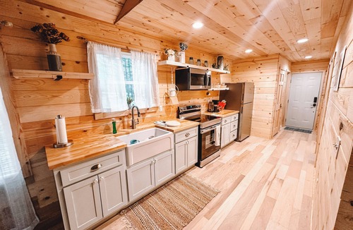 Altamont Cottage | A Charming Cottage Retreat Just Far Enough Away