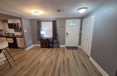 Bradenton House | A Charming Two-Bedroom Haven