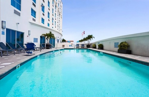 Poinciana Park House | A Comfortable & Spacious Room for Your Family!