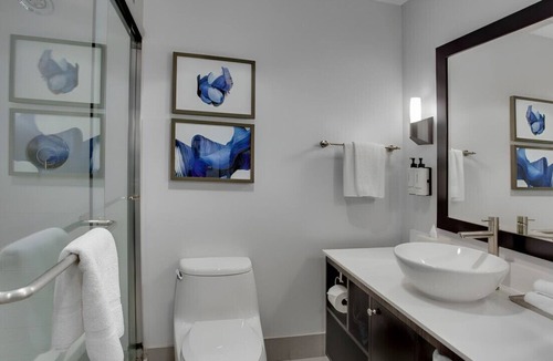 Poinciana Park House | A Comfortable & Spacious Room for Your Family!