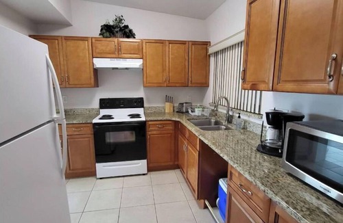 Crystal Lake House | A Cottage on Lake Near Universities and colleges. close to shops and downtown