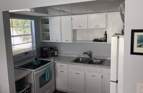 Horton Shores Apartment | A Cozy Beachcomber's Paradise 2/1