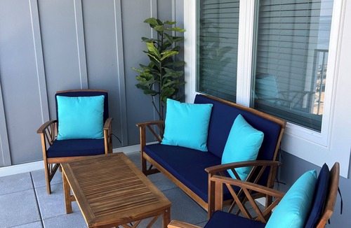 Issue Condo | A Crabby Alibi! 2-bedroom condo with seasonal pool access