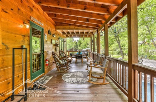 Ridgeline Vistas Cabin | A Creek Runs Thru It, Hot Tub, Creekfront, pet friendly 3/3, fireplc., WIFI