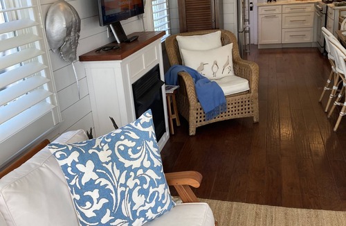 Riviera Cottage | A Darling Dollhouse Cottage by the Bay in Ocean City, NJ