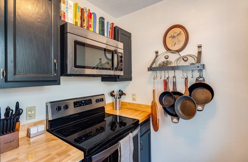 Mars Hill Cabin | A Design-Led Mountain Retreat ~ Cozy 2BR Cabin ~ Firepit, Brook, Gas Fireplace