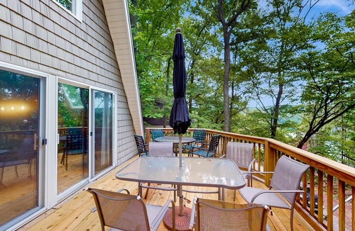 Flat Hollow Marina House | A Frame Cabin, Sleeps 9, Pickleball Court, Boat Slip