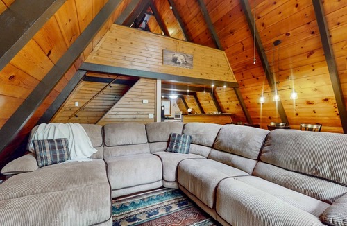 Flat Hollow Marina House | A Frame Cabin, Sleeps 9, Pickleball Court, Boat Slip
