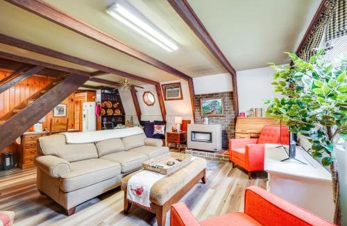 Tellico Plains House | A-Frame Cabin w/Spacious Yard in Tellico Plains!