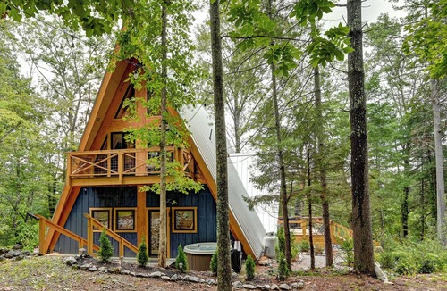 Valley Hill Cabin | A-Frame Nest | Cabin in Hendersonville, NC | 3 Bedrooms + Loft (Sleeps 12)