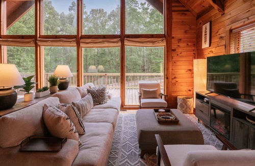 Gainesville Cabin | A-Frame w/Hot Tub, K beds +more!