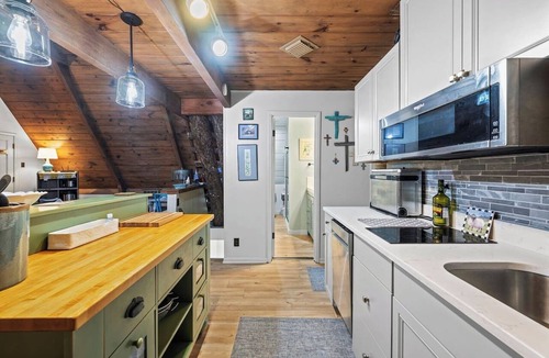 Mentone Cabin | A-Frame w/VIEWS | Walk to Downtown/Park | Pets OK