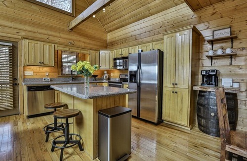 Morganton Cabin | A Golden Retreat | Morganton, GA