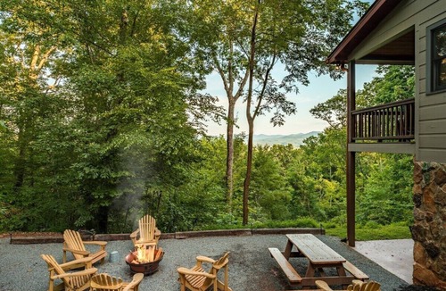 Morganton Cabin | A Golden Retreat | Morganton, GA