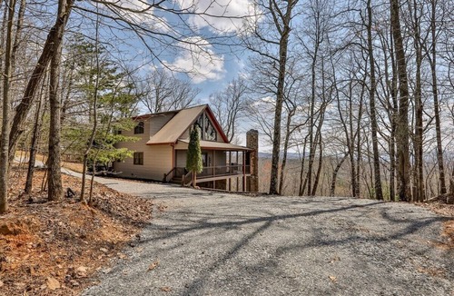 Morganton Cabin | A Golden Retreat | Morganton, GA