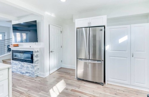 Anacostia House | A group-ready southeast DC home with free parking and room for 8 guests