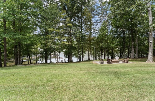 Murrayville House | A Lake House on Lanier | Private Dock, Kayaks & Sunsets