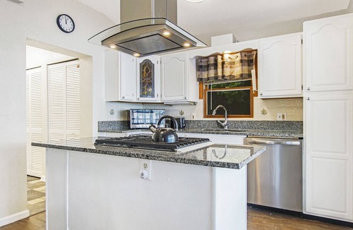 Lake Alfred House | A lakeside sunset delight near Disney, Universal, Sea World, Busch, LegoLand
