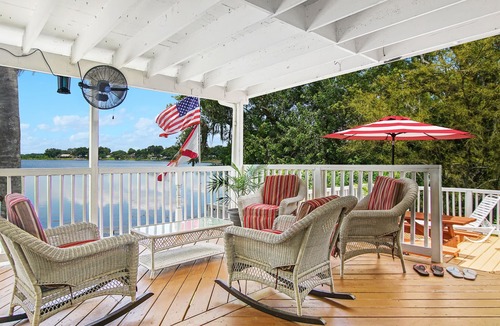 Lake Alfred House | A lakeside sunset delight near Disney, Universal, Sea World, Busch, LegoLand