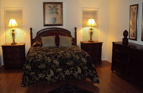 Golden Beach House | A little Paradise! Large Beach House, Walk to Beach, Caged Pool