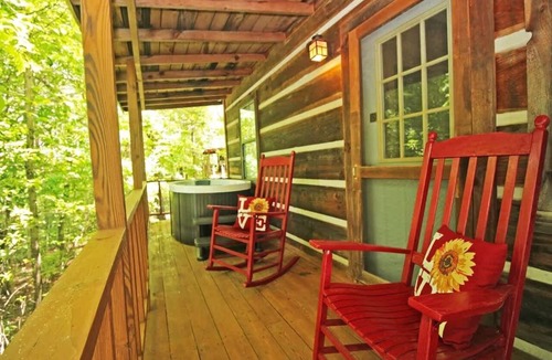 Copperhill Cabin | A love nest wrapped in timber and tranquility!