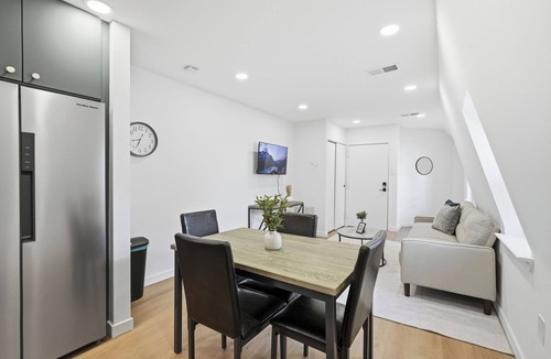 Powelton Village House | A Modern 1BR Oasis in Carriage House