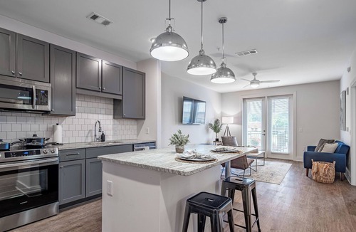 Peachtree Corners Apartment | A Modern Stay near I-85,I-285,and I-400