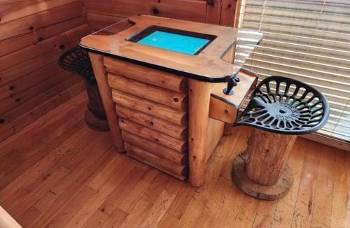 Sevierville House | A Piece of Heaven is a Wonderful Dog-Friendly 2 Bedroom Cabin in Starr Crest Resort!