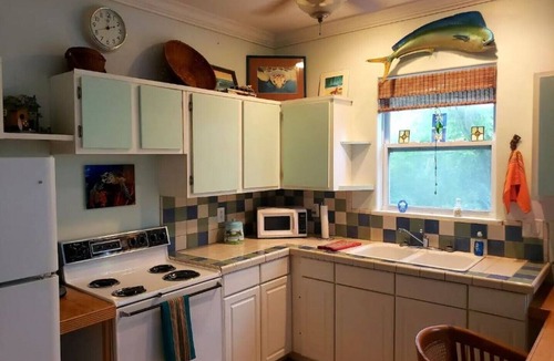 Summerplace Apartment | A Place on Pebble Path