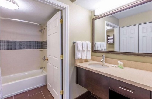 Alpharetta Hotel | A Place You'll Surely Enjoy! Full Kitchen, Free Breakfast, Pets Allowed!
