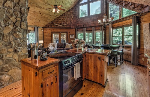 Foxfire Estates Cabin | "A Point of View" - Voted by guests as "Best Cabin in Blue Ridge"