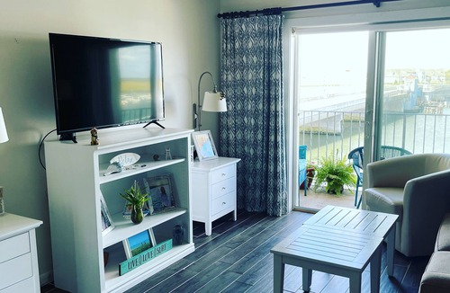 Stone Harbor Condo | A pristine condo on the bay that comes with beautiful sunsets.