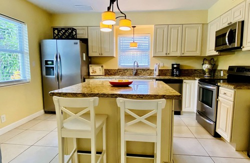 Northwood Shores House | A Relaxing Oasis w/private heated salt water pool! Close to the Intracoastal.