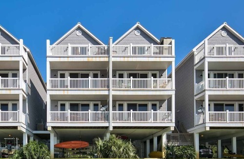 Carrabelle Condo | A-ROO-BA is a beautiful condo with everything you will need!