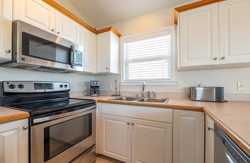 Colington House | A Shore Thing - KDH MP 6, Oceanside, Beach Less than 300 Yds, Hot Tub, Pets OK, Flex Stays