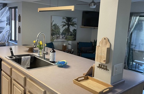 Clermont Condo | A short stroll to Clermont & a quick bike/drive to Lake Minneola trails & beach.