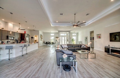 Burnt Store Villa | A spacious 4-bedroom retreat in sunny Cape Coral.