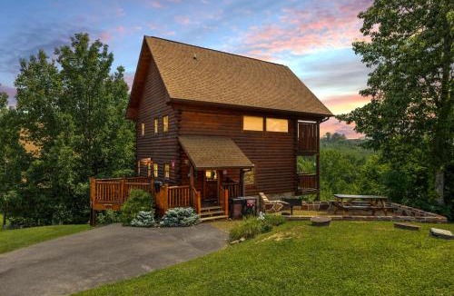 Sevierville House | A Taste Of Honey is a dog-friendly two bedroom true log cabin nestled inside the Starr Crest resort