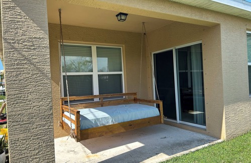 Port Saint Lucie House | A Traveler's Dream Oasis ~ COZY ~ King Beds ~ Pool Table ~ 5 Star Location ~