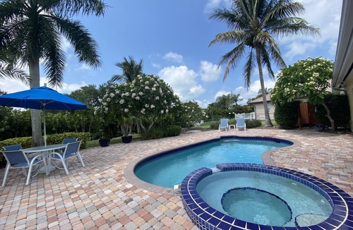 Sorrento Shores House | A Tropical 2 Bedroom/2 Bath House w/Pool and Dock