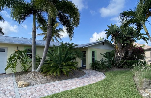 Sorrento Shores House | A Tropical 2 Bedroom/2 Bath House w/Pool and Dock