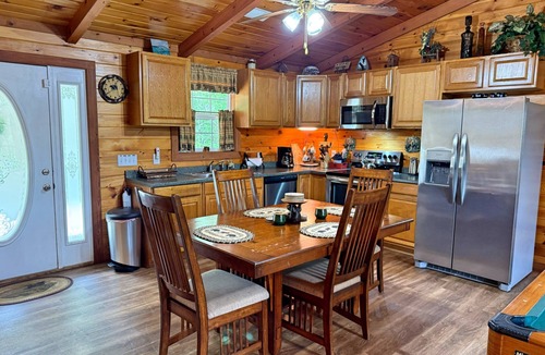 Sautee Nacoochee Cabin | A View From Above - Dog Friendly w/Screened in Porch and Hot Tub, Near Helen GA