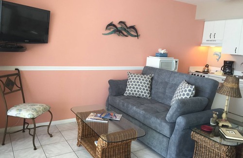 Marco Island Condo | A VIEW OF THE GULF WITH A ROOM. 5 star reviews. 3 beds, sleeps 4. Top Floor
