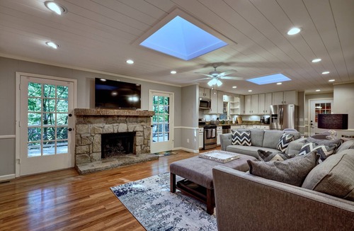 Mirror Lake House | A Walk in the Woods: Family-Friendly Highlands Home w/Private Deck, Garage