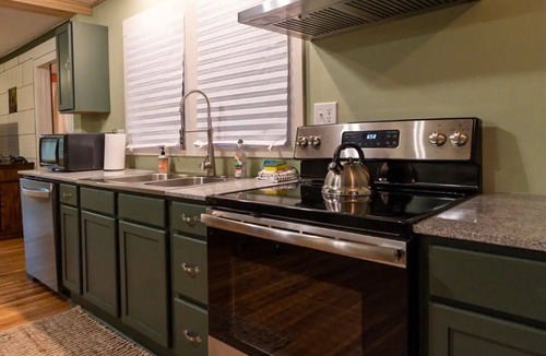 Hendersonville Cottage | a whimsical stay in the mountains