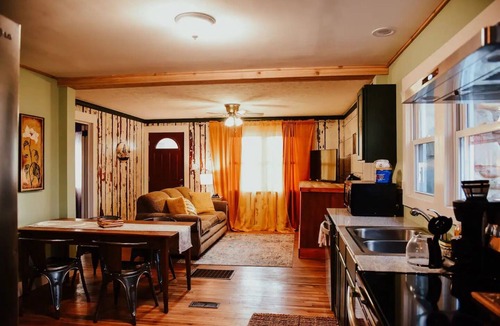 Hendersonville Cottage | a whimsical stay in the mountains