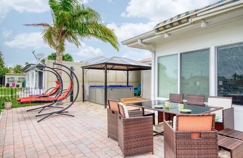 Woodlands House | A wonderful space to relax and unwind. Perfect for family or intimate occasion.