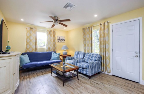 Saint James City House | Aaliyah`s and Amina`s Tropical Retreat 4 - Pine Island St James City Florida