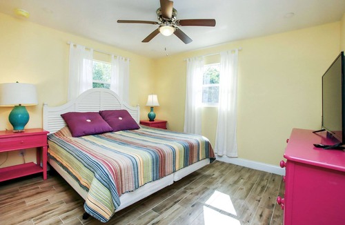 Saint James City House | Aaliyah`s and Amina`s Tropical Retreat 4 - Pine Island St James City Florida